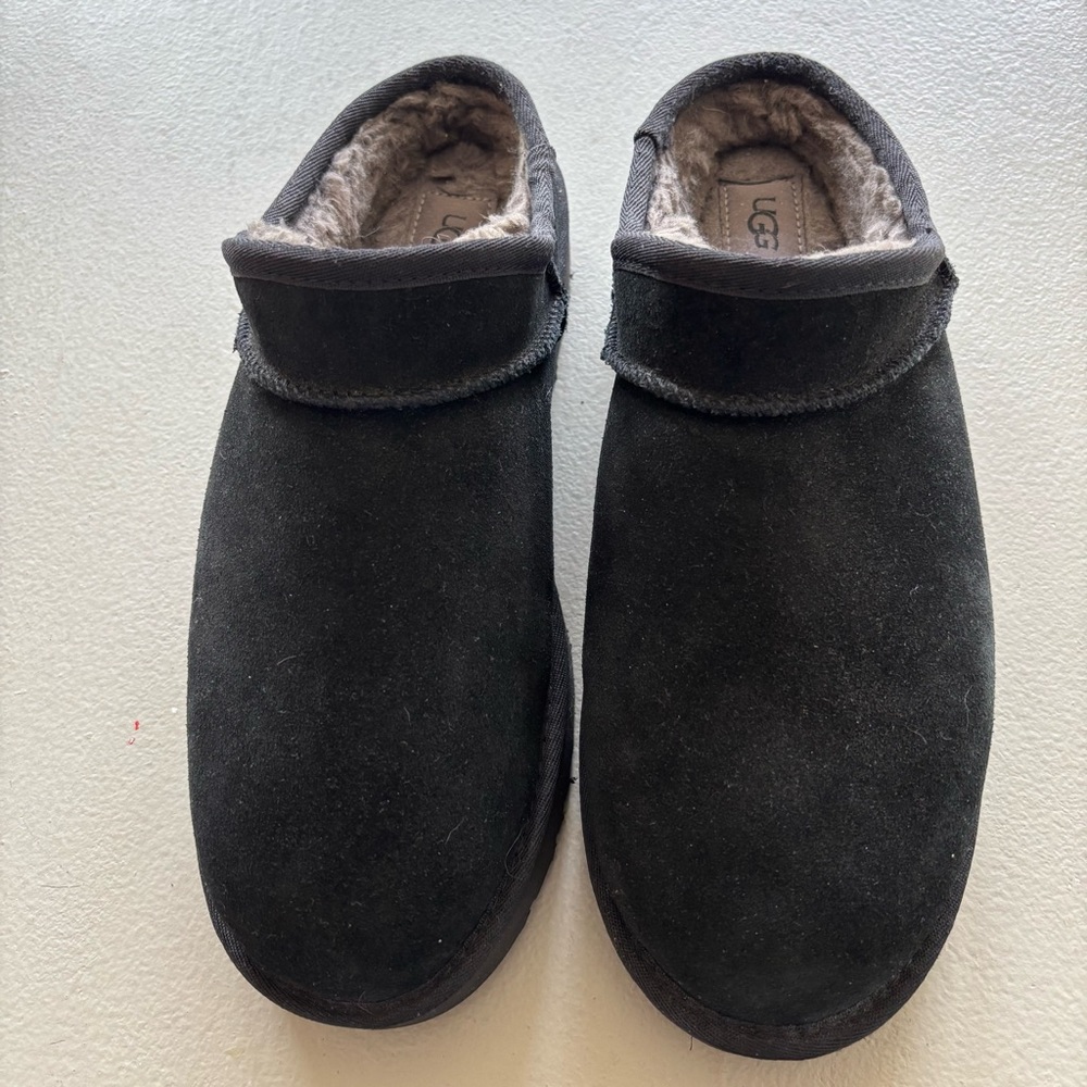 Like new UGG Classic slip on in black.